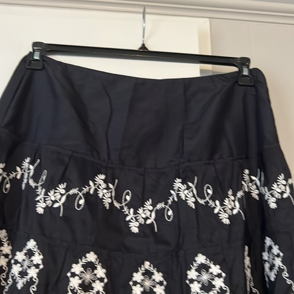 Doncaster Collection silk maxi skirt for women with a built in lining. Size 14 - Picture 4 of 7